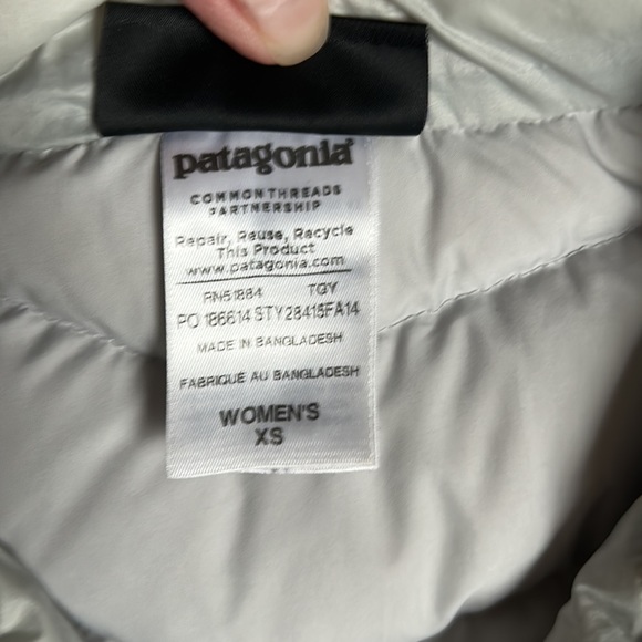 Patagonia woman’s grey down filled vest size XS good used condition - Picture 5 of 8